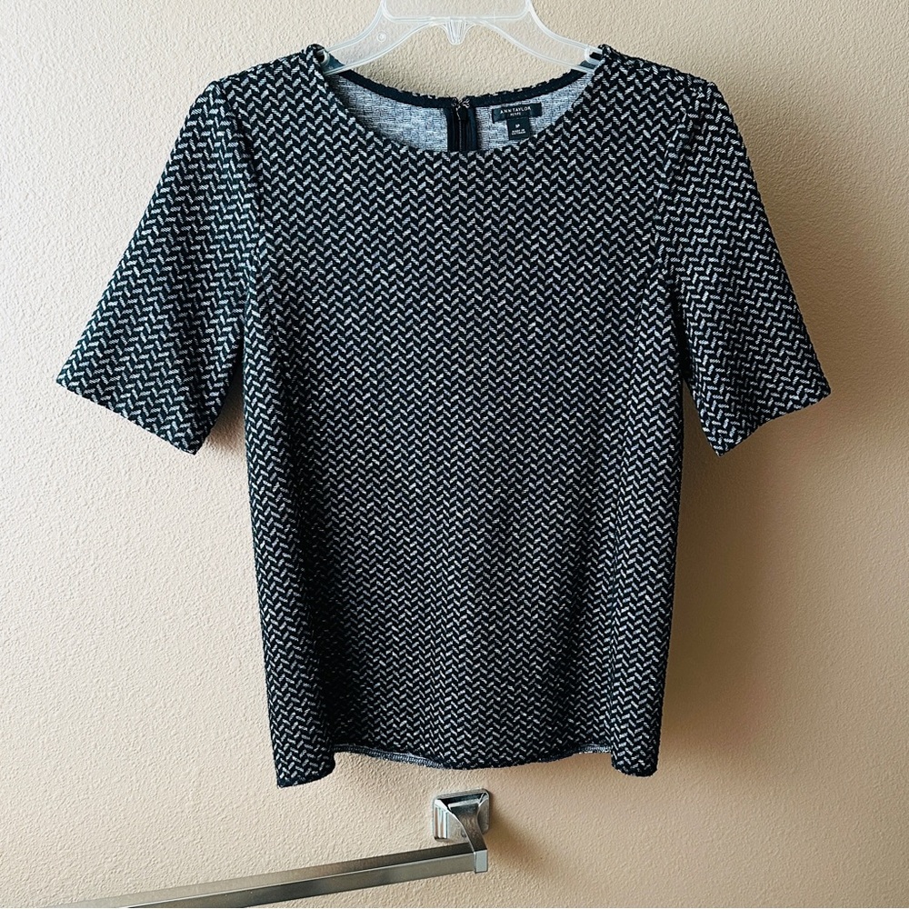 Ann Taylor Black and Gray Geometric Knit Top
